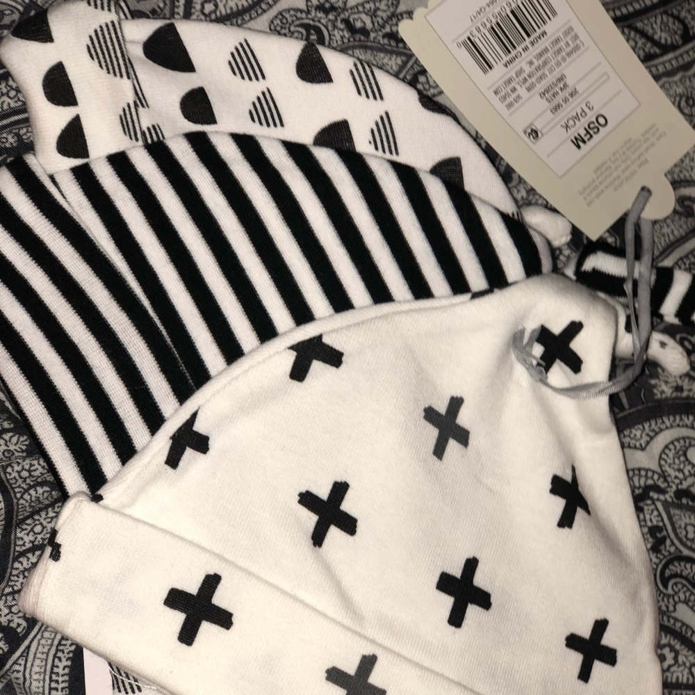 6 hats 4 booties and finger puppets! NEW WITH TAGS